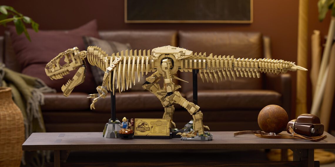 LEGO – T. rex-Skelett bringt das größte Jurassic World-Set ins Wohnzimmer